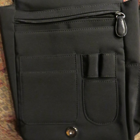 Walking Co black sidesling crossbody bag, nwot - Picture 2 of 6